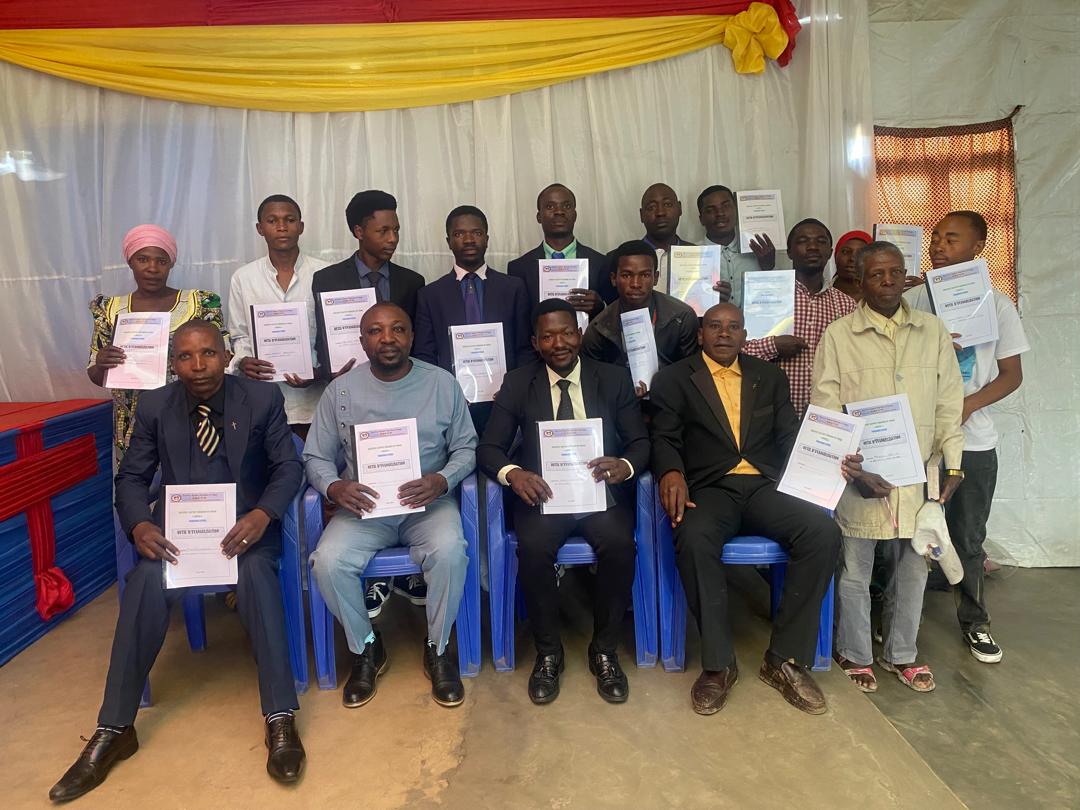 Image Jeunes Missionnaires BBCCO Prêts à Porter la Bonne Nouvelle !